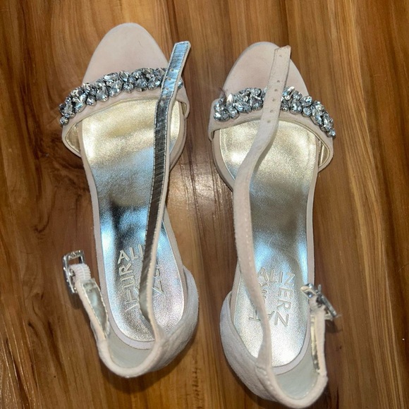 Selling these heels, never worn - Picture 4 of 4